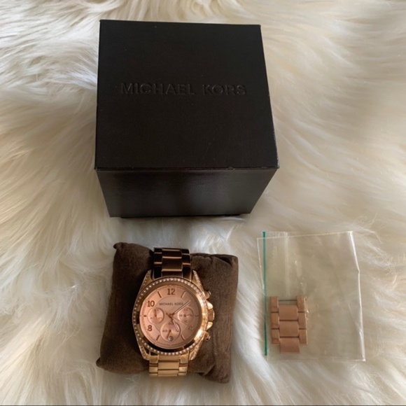 Michael Kors Women's Blair Chronograph Rose Gold-Tone Stainless Steel Watch - Picture 4 of 4
